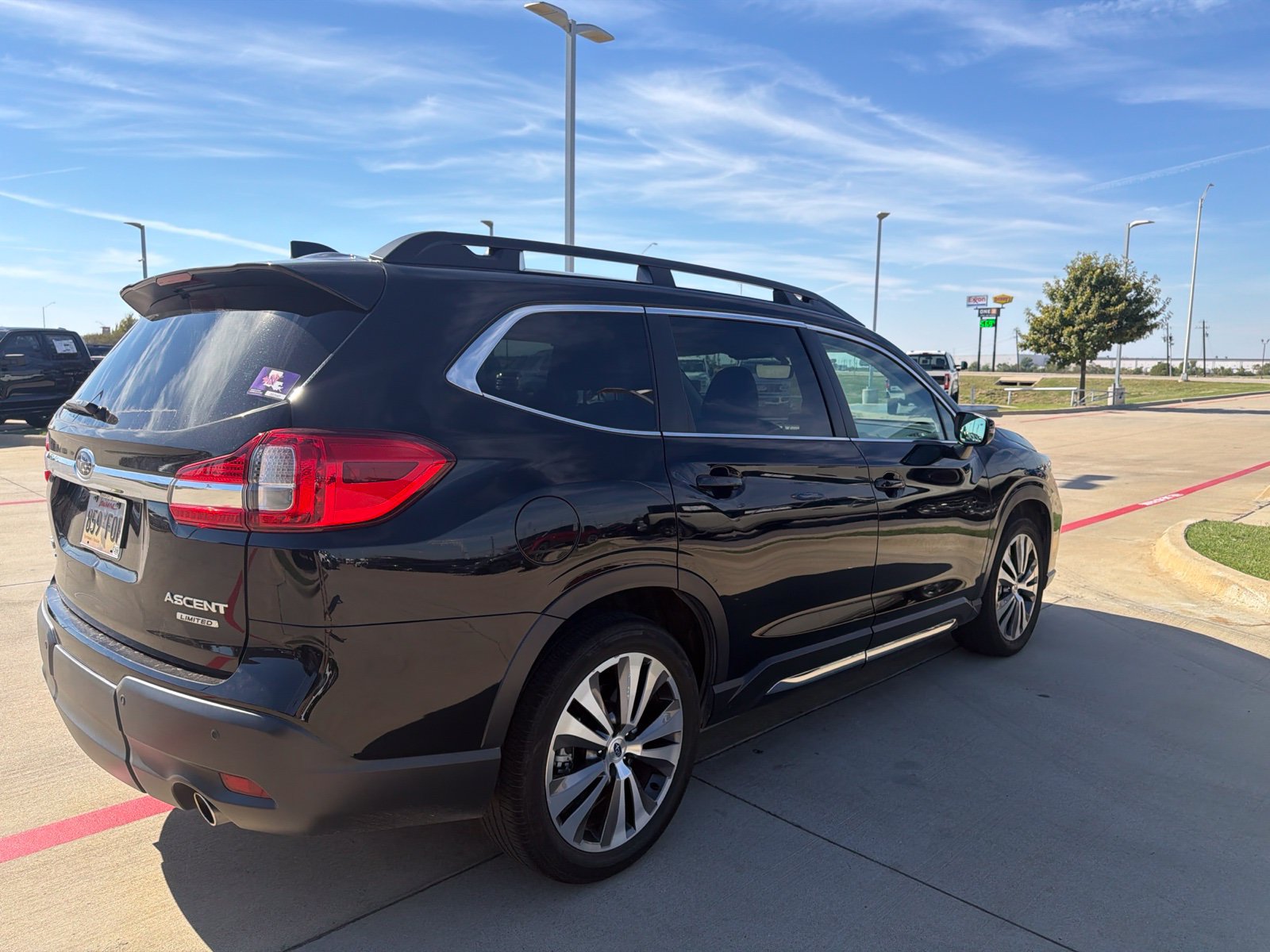 Used 2022 Subaru Ascent Limited w/ Technology Package AWD/4WD image 7