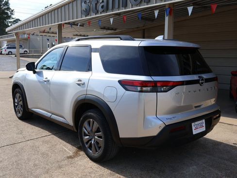 Used 2024 Nissan Pathfinder SV FWD image 10
