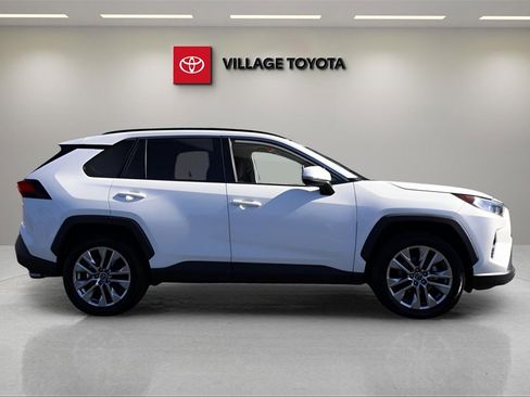 Certified 2019 Toyota RAV4 XLE Premium image 6