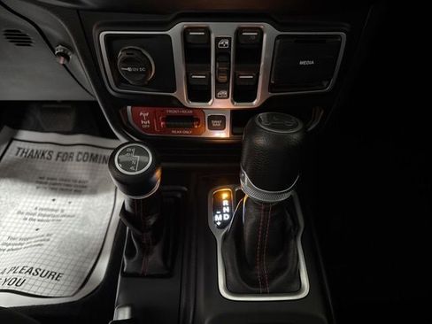 Used 2018 Jeep Wrangler Unlimited Rubicon image 32