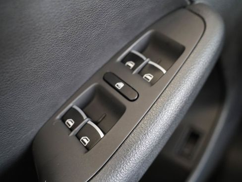 Used 2013 Volkswagen Jetta SE FWD image 26