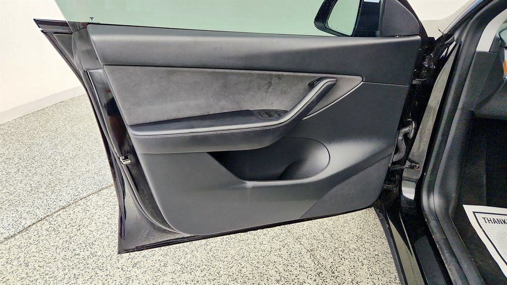Used 2022 Tesla Model Y Long Range AWD/4WD image 11