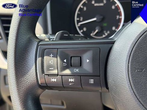 Used 2024 Nissan Rogue S FWD image 19