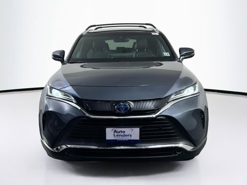 Used 2022 Toyota Venza XLE image 2