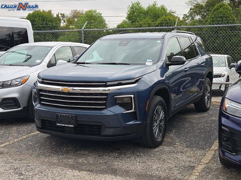 Used 2026 Chevrolet Traverse LT FWD image 3