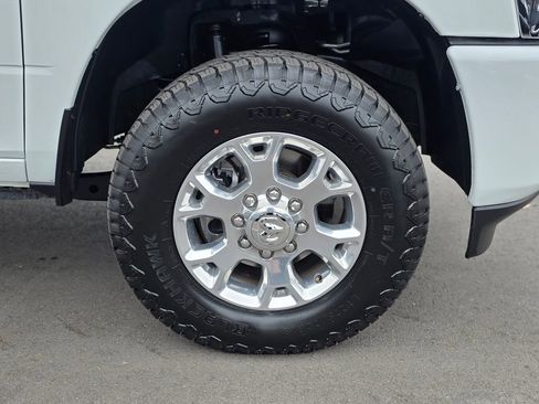 Used 2024 RAM 2500 Laramie AWD/4WD image 5