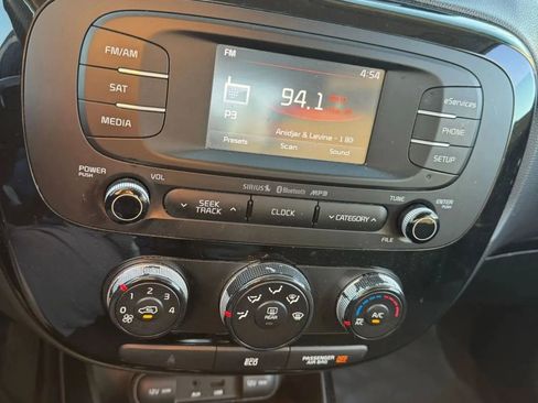 Used 2014 Kia Soul ! FWD image 23