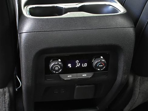 Used 2026 Chevrolet Traverse LT AWD/4WD image 10