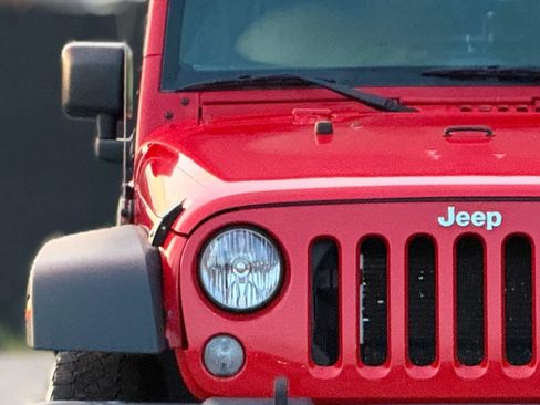 Used 2017 Jeep Wrangler Unlimited Sport w/ Connectivity Group AWD/4WD image 11