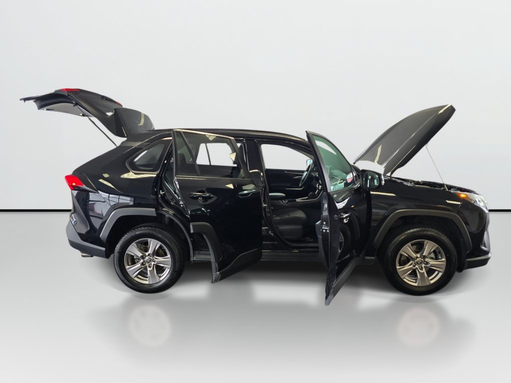 Used 2025 Toyota RAV4 XLE AWD/4WD image 9