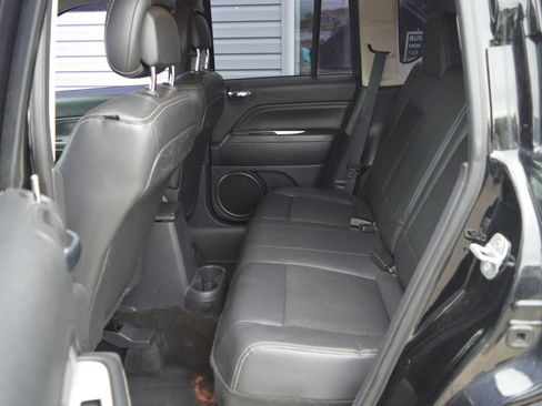 Used 2014 Jeep Compass Latitude FWD image 13