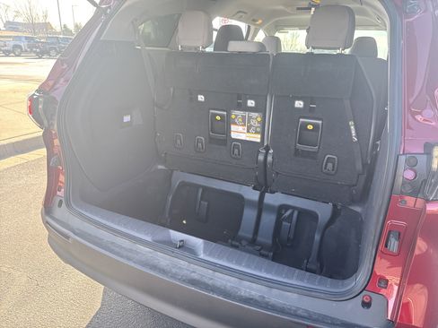 Used 2022 Toyota Sienna LE image 30