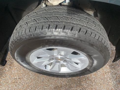 Used 2025 Chevrolet Silverado 1500 LT image 10