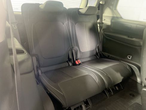 Used 2023 Jeep Grand Cherokee L Laredo image 25