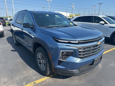 Used 2024 Chevrolet Traverse LT AWD/4WD image 7