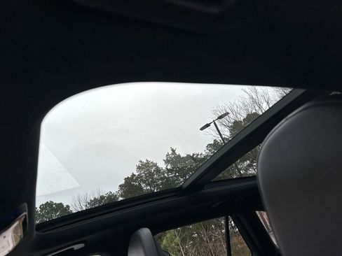 Used 2023 Mercedes-Benz GLC 300 image 12