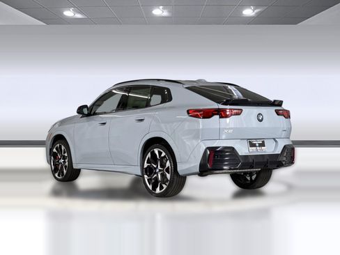 New 2026 BMW X2 xDrive28i w/ Technology Package AWD/4WD image 3