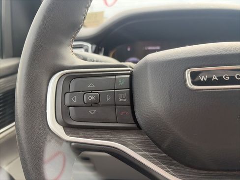 Used 2022 Jeep Wagoneer Series III w/ Premium Group I image 18