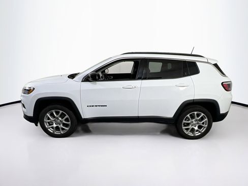 Used 2022 Jeep Compass Latitude AWD/4WD image 8
