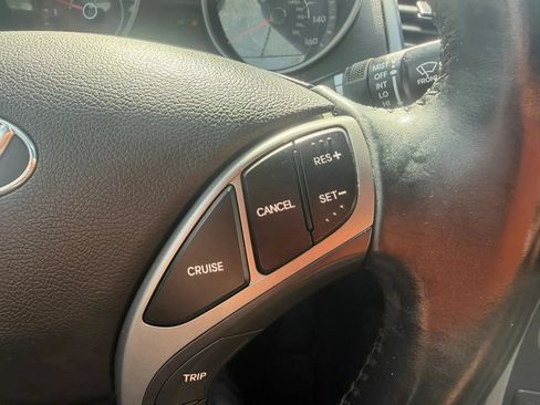 Used 2014 Hyundai Elantra w/ Option Group 2 FWD image 15