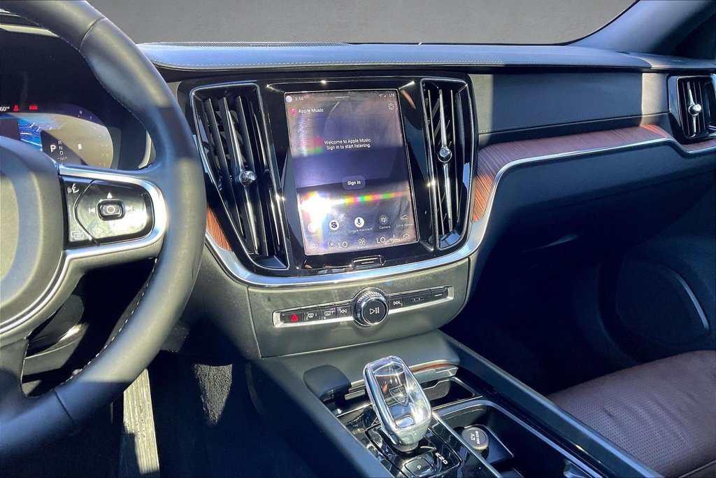 Used 2024 Volvo V60 B5 Cross Country Ultimate w/ Protection Package Premier AWD/4WD image 10