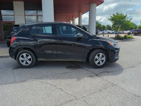 Used 2020 Chevrolet Trax LS FWD image 22