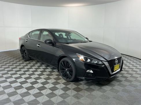 Used 2019 Nissan Altima 2.5 Platinum AWD/4WD image 3