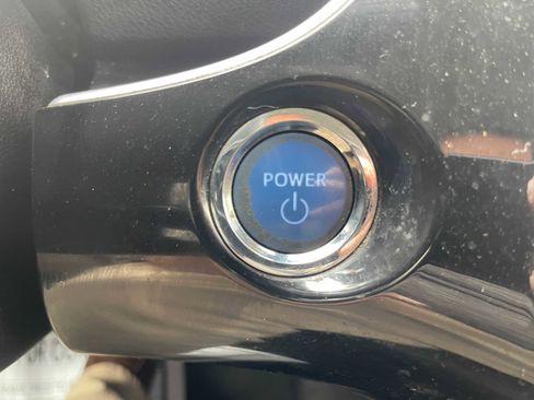 Used 2021 Toyota Prius LE image 21