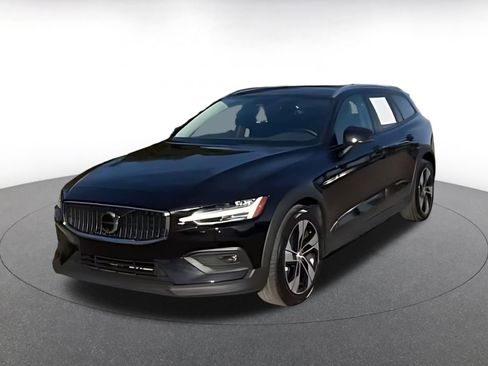Used 2025 Volvo V60 B5 Cross Country Plus AWD/4WD image 16
