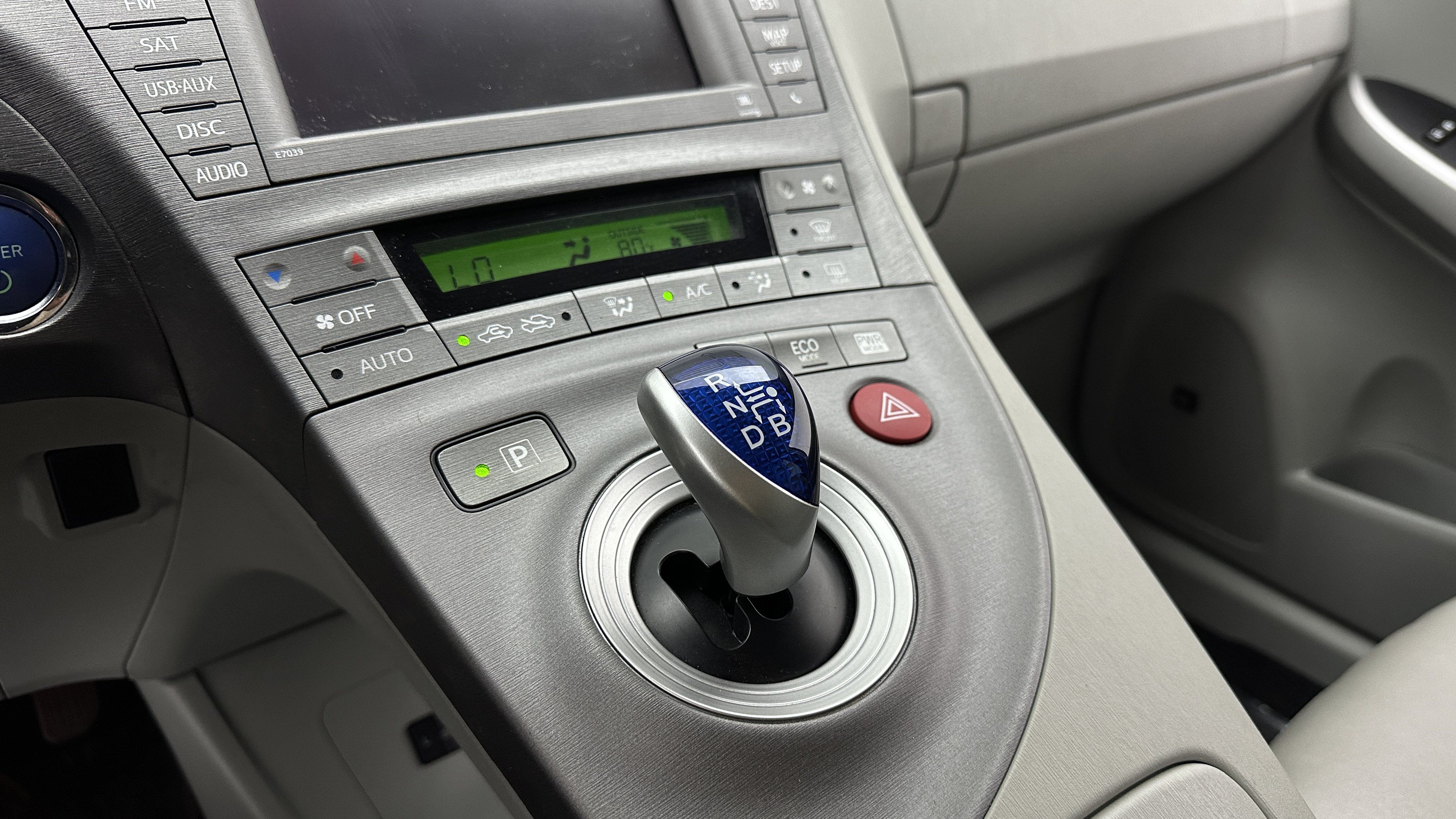 Used 2015 Toyota Prius Five w/ Advanced Technology Package FWD image 16