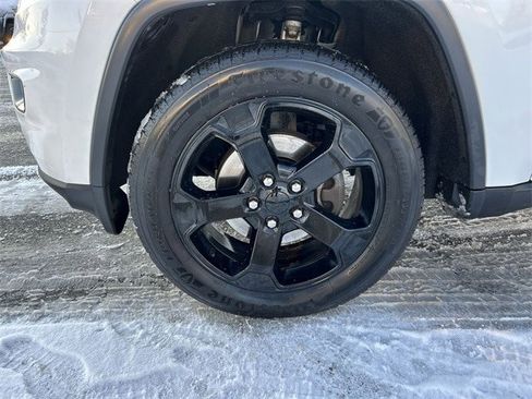 Used 2018 Jeep Grand Cherokee Laredo image 10