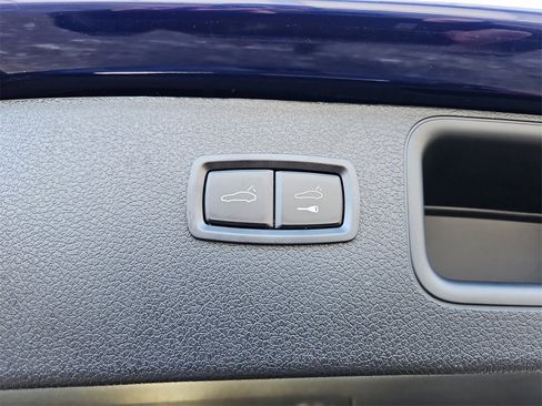 Certified 2025 Porsche Macan image 27