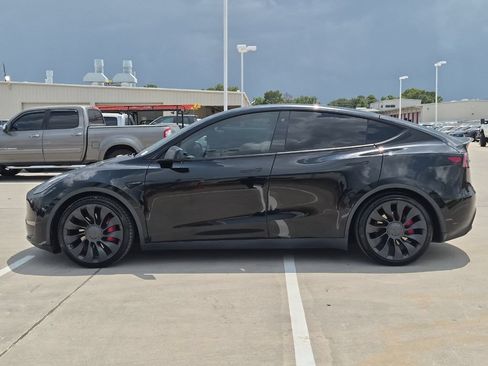 Used 2022 Tesla Model Y Performance AWD/4WD image 3