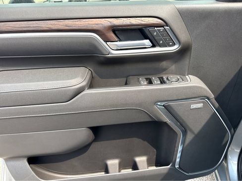 New 2026 GMC Sierra 2500 SLT AWD/4WD image 9