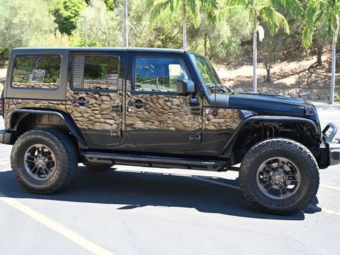 Used 2016 Jeep Wrangler Unlimited Sahara AWD/4WD image 5