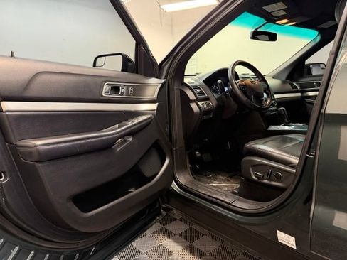 Used 2016 Ford Explorer XLT w/ Equipment Group 202A FWD image 10