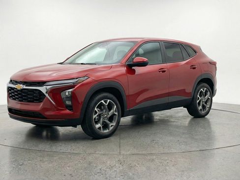 Used 2025 Chevrolet Trax LT w/ LT Convenience Package image 3