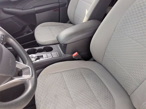 Used 2021 Ford Escape SE w/ SE Sport Appearance Package image 17