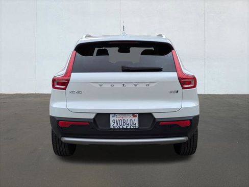 Used 2025 Volvo XC40 B5 Core w/ Protection Package Premier image 4