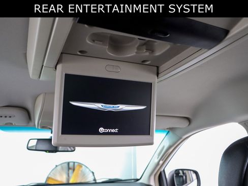 Used 2014 Chrysler Town & Country Touring image 21