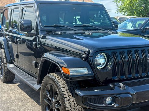 Used 2022 Jeep Wrangler Unlimited Sahara AWD/4WD image 2