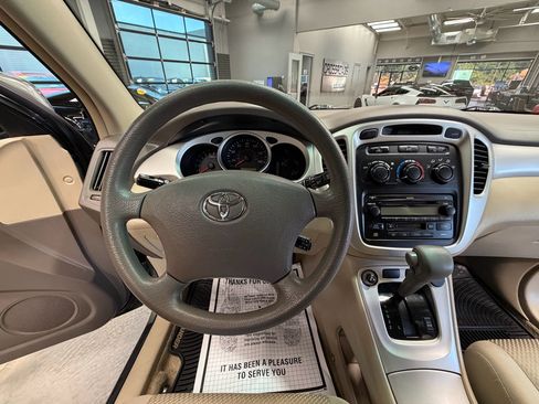 Used 2007 Toyota Highlander 4WD V6 w/ 3rd Row image 13