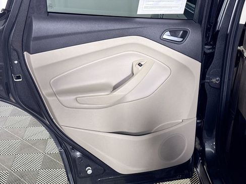 Used 2017 Ford Escape SE image 18