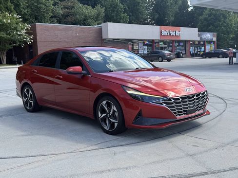 Used 2021 Hyundai Elantra Limited w/ Cargo Package FWD image 3