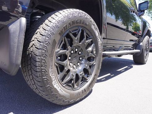 New 2025 GMC Hummer EV 2X w/ LPO, Illumination Package image 6