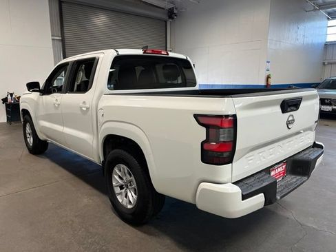 Used 2024 Nissan Frontier SV RWD image 5