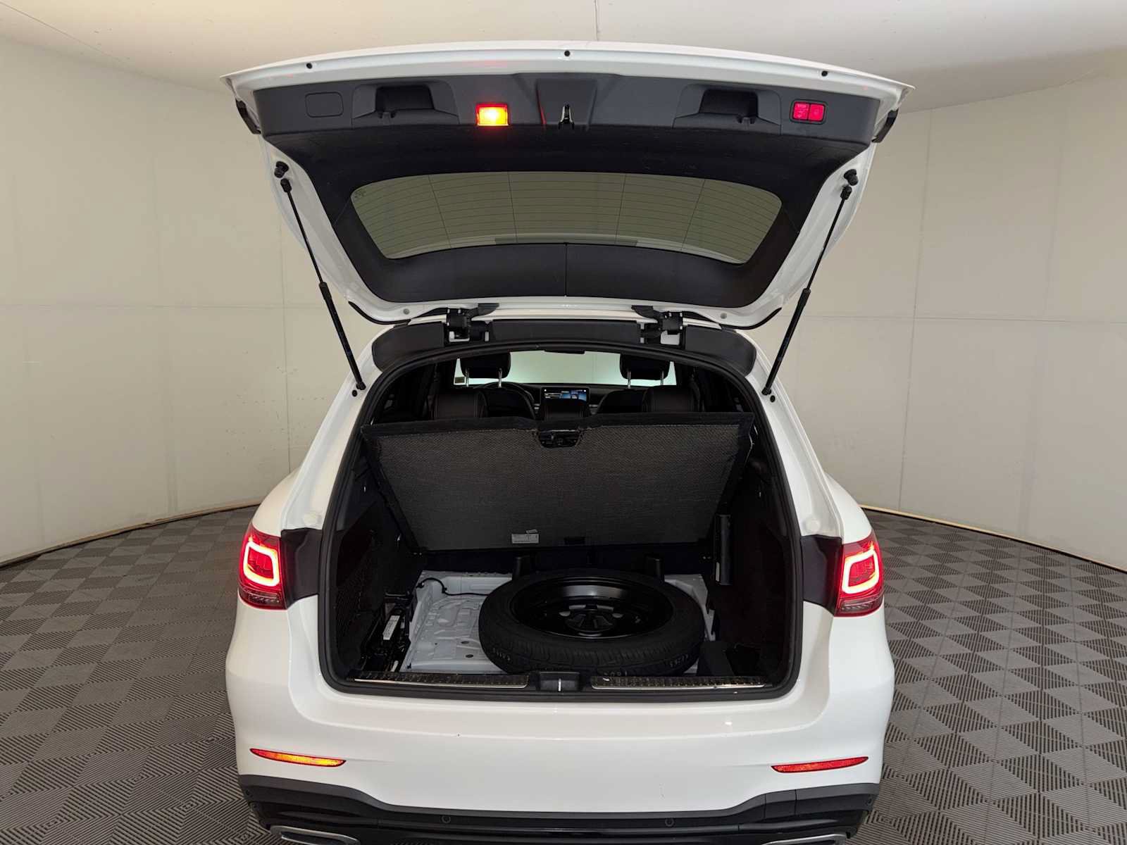 Used 2021 Mercedes-Benz GLC 300 4MATIC image 23