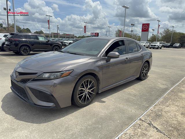 Used 2021 Toyota Camry SE FWD image 3