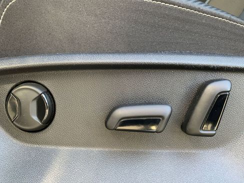 Used 2025 Volkswagen Atlas Cross Sport SE image 23