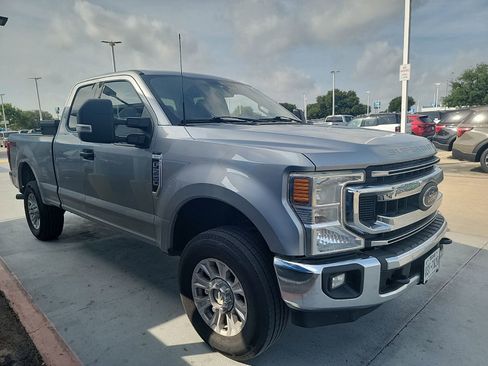 Used 2020 Ford F250 XLT w/ XLT Value Package image 4